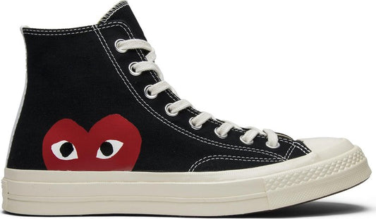 נעלי סניקרס Comme des Garçons x Chuck Taylor All Star High 'Play' של המותג קונברס אולסטאר בצבע שָׁחוֹר עשויות בַּד