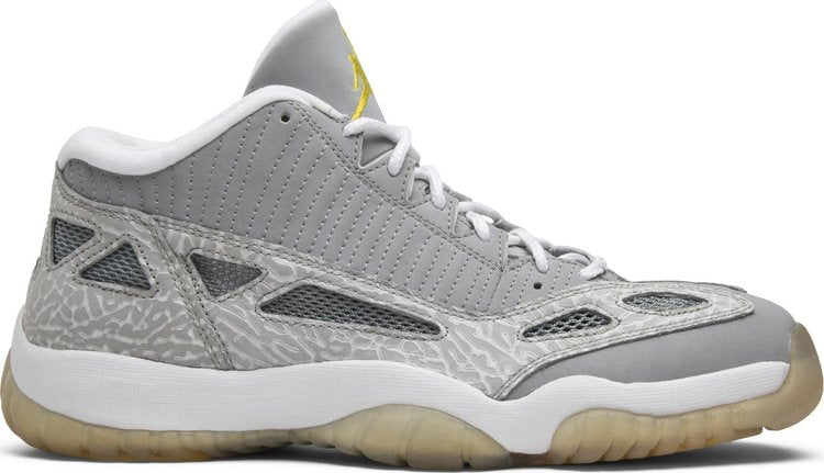 נעלי סניקרס Air Jordan 11 Retro Low IE 'Silver' של המותג נייקי בצבע כסף עשויות 