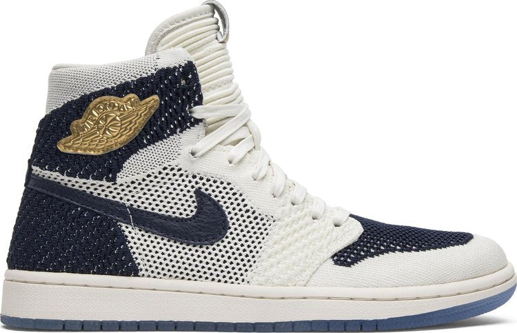 נעלי סניקרס Air Jordan 1 Retro High OG Flyknit 'Re2pect' של המותג נייקי בצבע קרם עשויות בד FlyKnit