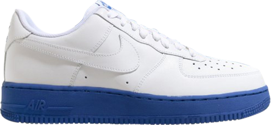 נעלי סניקרס Air Force 1 '07 'White Varsity Royal' של המותג נייקי בצבע לבן עשויות 