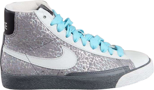 נעלי סניקרס Wmns Blazer High של המותג נייקי בצבע אפור עשויות 