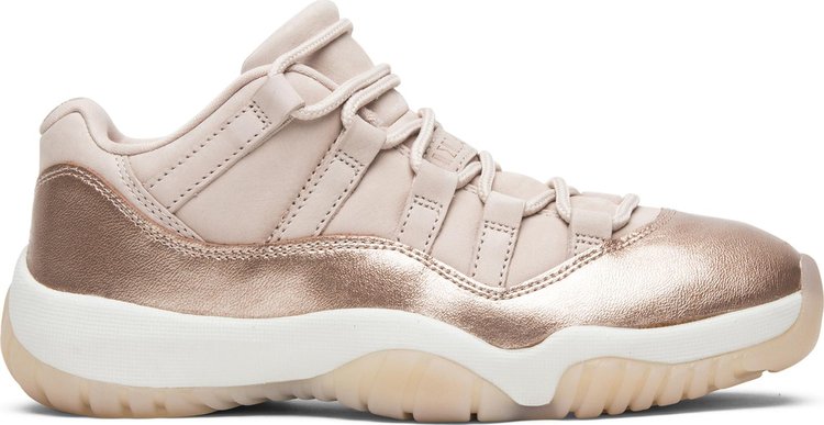 נעלי סניקרס Wmns Air Jordan 11 Low 'Rose Gold' של המותג נייקי בצבע זהב עשויות 