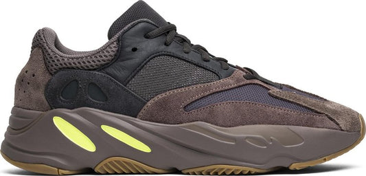 נעלי סניקרס Yeezy Boost 700 'Mauve' של המותג אדידס בצבע חום עשויות עור (זמש)