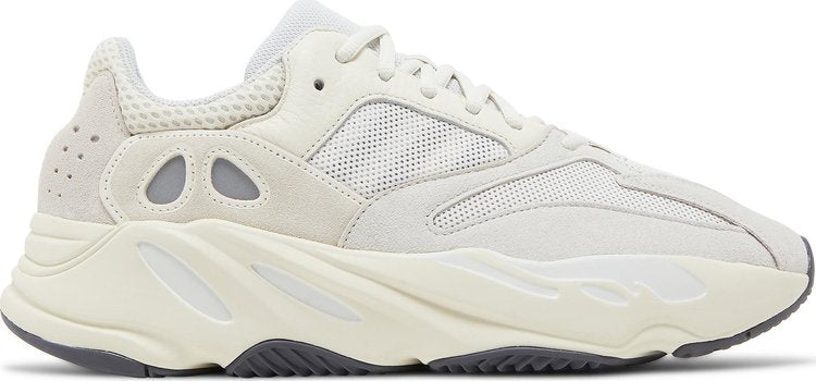 נעלי סניקרס Yeezy Boost 700 'Analog' של המותג אדידס בצבע קרם עשויות עור (זמש)