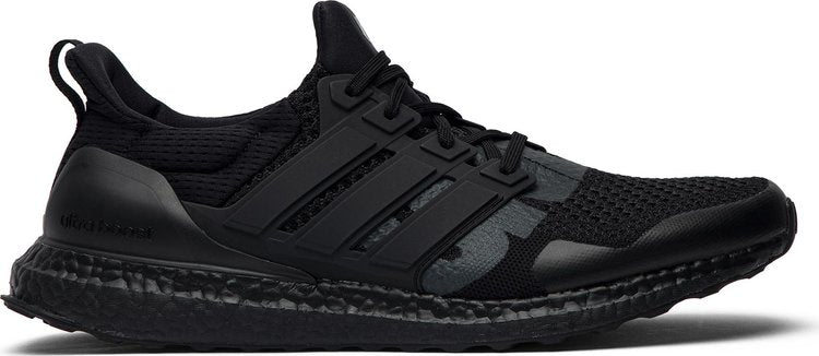 נעלי סניקרס Undefeated x UltraBoost 1.0 'Blackout' של המותג אדידס בצבע שָׁחוֹר עשויות ניילון פוליאסטר Primeknit