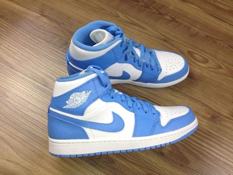 Air Jordan 1 Mid ' UNC