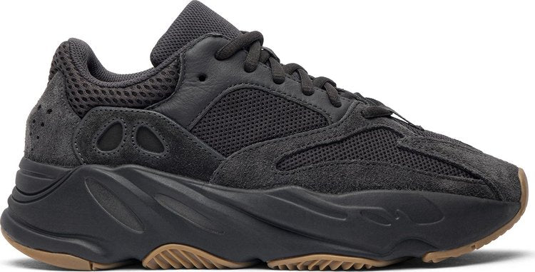 נעלי סניקרס Yeezy Boost 700 'Utility Black' של המותג אדידס בצבע שָׁחוֹר עשויות עור (זמש)