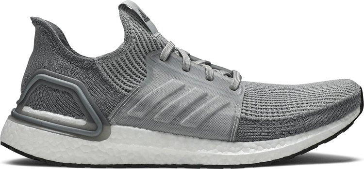 נעלי סניקרס UltraBoost 19 'Triple Grey' של המותג אדידס בצבע אפור עשויות ניילון פוליאסטר Primeknit 360