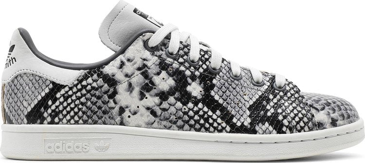 נעלי סניקרס Stan Smith 'Snakeskin' של המותג אדידס בצבע אפור עשויות 