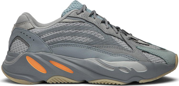 נעלי סניקרס Yeezy Boost 700 V2 'Inertia' של המותג אדידס בצבע אפור עשויות רֶשֶׁת