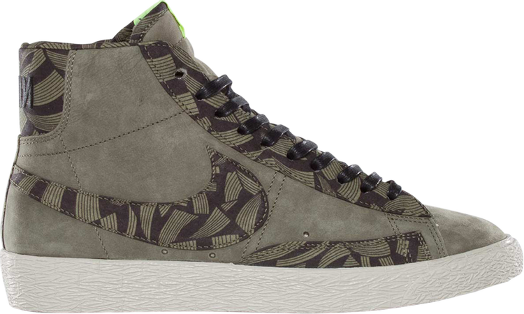 נעלי סניקרס Liberty of London x Wmns Blazer Mid Vintage OG QS 'Medium Olive' של המותג נייקי בצבע ירוק עשויות עור (נובוק)