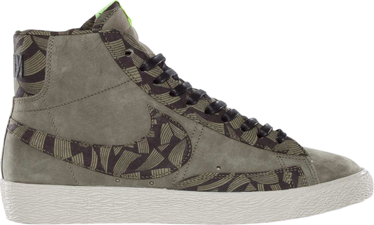 נעלי סניקרס Liberty of London x Wmns Blazer Mid Vintage OG QS 'Medium Olive' של המותג נייקי בצבע ירוק עשויות עור (נובוק)