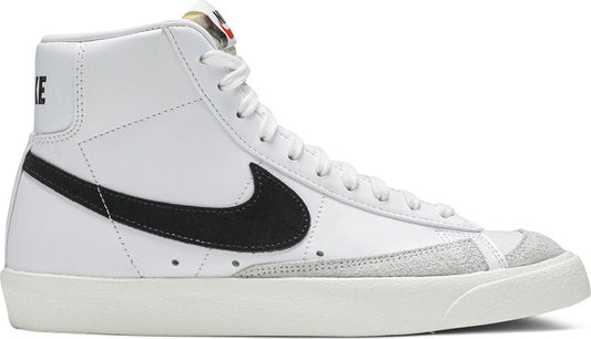 נעלי סניקרס Wmns Blazer Mid 77 Vintage 'White Black' של המותג נייקי בצבע לבן עשויות עוֹר