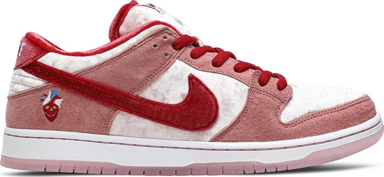 נעלי סניקרס StrangeLove x Dunk Low SB 'Valentine's Day' של המותג נייקי בצבע וָרוֹד עשויות עור (זמש)