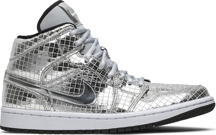 נעלי סניקרס Wmns Air Jordan 1 Mid 'Disco Ball' של המותג נייקי בצבע כסף עשויות 