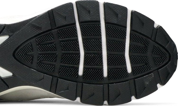 990v5 תוצרת ארה"ב 'Nimbus Cloud Silver'