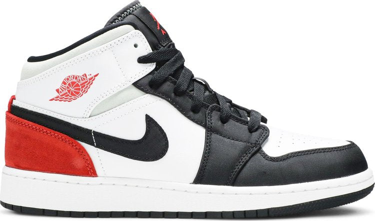 נעלי סניקרס Air Jordan 1 Mid GS 'Red Mint' של המותג נייקי בצבע ירוק-כחול/טורקיז עשויות עוֹר