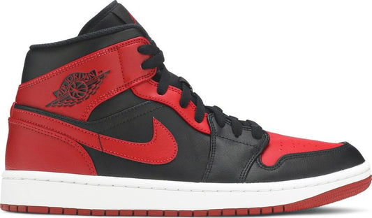 נעלי סניקרס Air Jordan 1 Mid 'Banned' של המותג נייקי בצבע אָדוֹם עשויות עוֹר