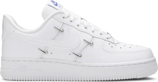 נעלי סניקרס Wmns Air Force 1 '07 LX 'Sisterhood - White Metallic Silver' של המותג נייקי בצבע לבן עשויות עוֹר