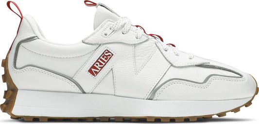 נעלי סניקרס Aries x 327 'INVINCIBLE II - White' של המותג ניו באלאנס בצבע לבן עשויות עוֹר