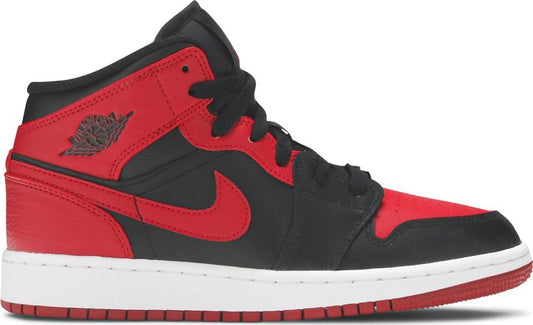 נעלי סניקרס Air Jordan 1 Mid GS 'Banned' של המותג נייקי בצבע אָדוֹם עשויות עוֹר