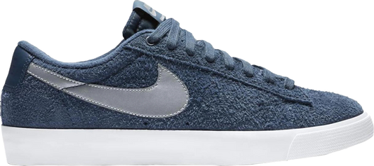 נעלי סניקרס Blazer Low GT SB 'Squadron Blue Metallic Silver' של המותג נייקי בצבע כְּחוֹל עשויות עור (זמש)