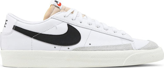 נעלי סניקרס Blazer Low '77 Vintage 'White Black' של המותג נייקי בצבע לבן עשויות עוֹר