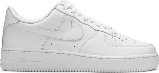נעלי סניקרס Air Force 1 '07 'Triple White' של המותג נייקי בצבע לבן עשויות 