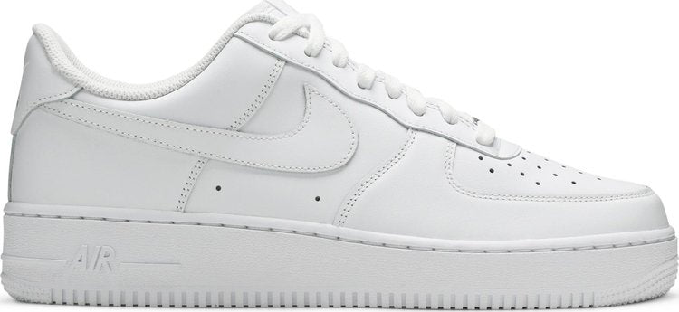 נעלי סניקרס Air Force 1 '07 'Triple White' של המותג נייקי בצבע לבן עשויות 