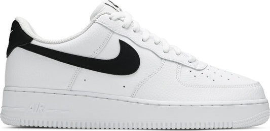 נעלי סניקרס Air Force 1 '07 'White Black' של המותג נייקי בצבע לבן עשויות עוֹר