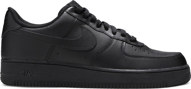 נעלי סניקרס Air Force 1 '07 'Triple Black' של המותג נייקי בצבע שָׁחוֹר עשויות עוֹר