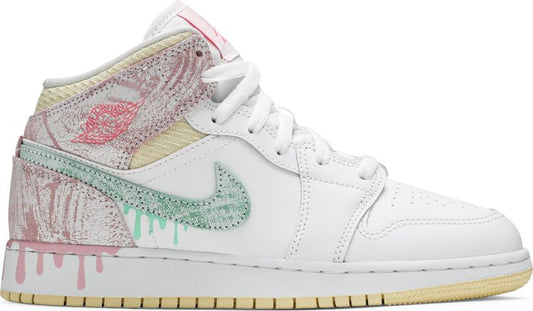 נעלי סניקרס Air Jordan 1 Mid SE GS 'Ice Cream' של המותג נייקי בצבע לבן עשויות 