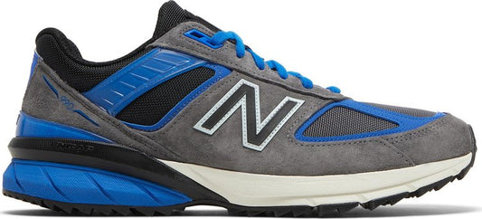 נעלי סניקרס 990v5 Trail Made in USA 'Magnet Cobalt Blue' של המותג ניו באלאנס בצבע אפור עשויות עור (זמש)