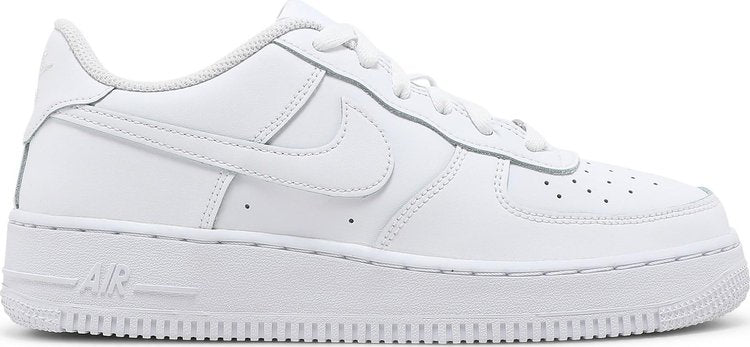 נעלי סניקרס Air Force 1 LE GS 'Triple White' של המותג נייקי בצבע לבן עשויות עוֹר