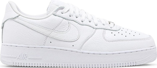 נעלי סניקרס Air Force 1 '07 Craft 'Triple White' של המותג נייקי בצבע לבן עשויות עוֹר