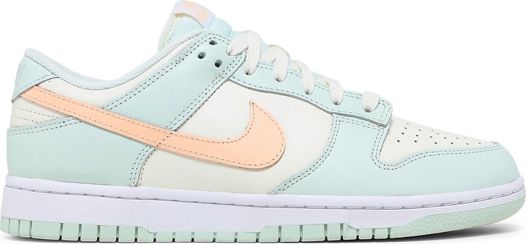 נעלי סניקרס Wmns Dunk Low 'Barely Green' של המותג נייקי בצבע ירוק עשויות עוֹר