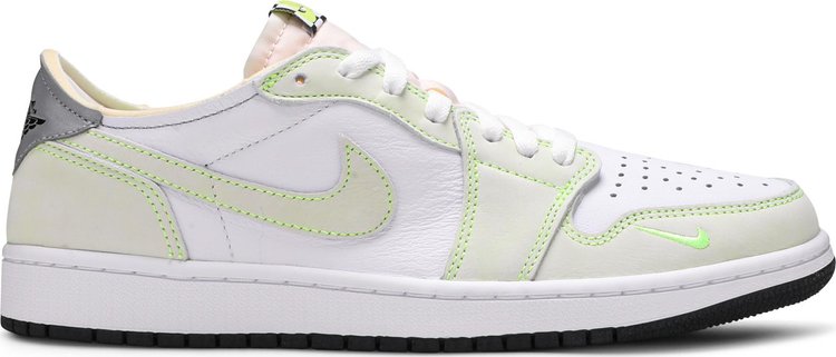 נעלי סניקרס Air Jordan 1 Low OG 'Ghost Green' של המותג נייקי בצבע ירוק עשויות עוֹר