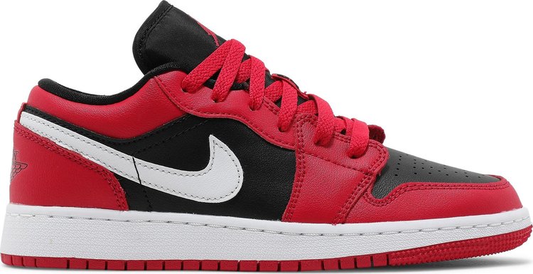 נעלי סניקרס Air Jordan 1 Low GS 'Black Very Berry' של המותג נייקי בצבע אָדוֹם עשויות עוֹר