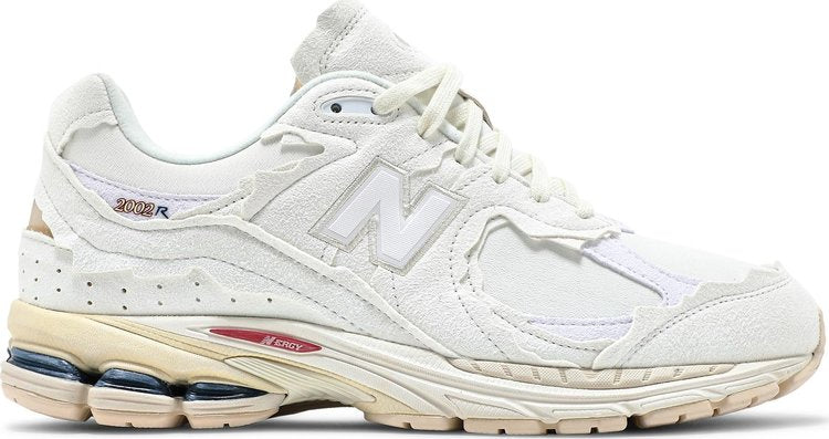 נעלי סניקרס 2002R 'Protection Pack - Sea Salt' של המותג ניו באלאנס בצבע לבן עשויות עור (זמש)