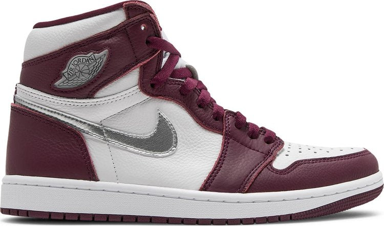 נעלי סניקרס Air Jordan 1 Retro High OG 'Bordeaux' של המותג נייקי בצבע אָדוֹם עשויות עוֹר