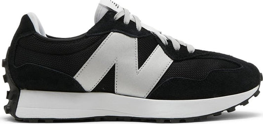 נעלי סניקרס 327 'Black Metallic Silver' של המותג ניו באלאנס בצבע שָׁחוֹר עשויות רֶשֶׁת
