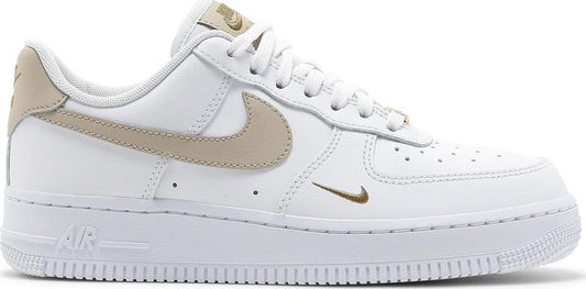 נעלי סניקרס Wmns Air Force 1 '07 Essential 'White Rattan' של המותג נייקי בצבע לבן עשויות עוֹר