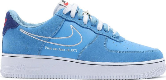 נעלי סניקרס Air Force 1 '07 LV8 'First Use - University Blue' של המותג נייקי בצבע כְּחוֹל עשויות עוֹר