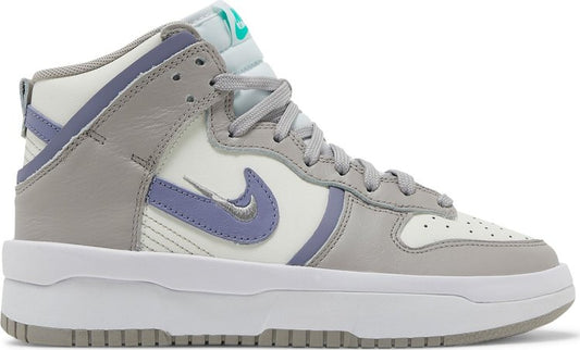 נעלי סניקרס Wmns Dunk High Up 'Iron Purple' של המותג נייקי בצבע קרם עשויות עוֹר
