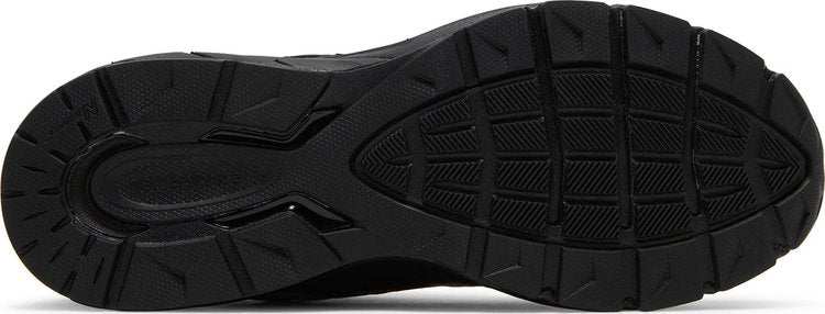 990v5 תוצרת ארה"ב 'Triple Black'