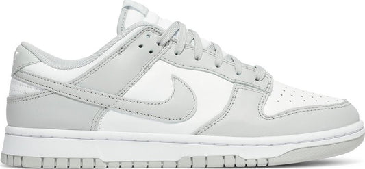 נעלי סניקרס Dunk Low 'Grey Fog' של המותג נייקי בצבע אפור עשויות עוֹר