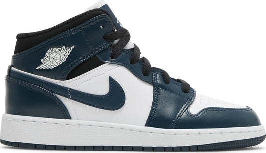 נעלי סניקרס Air Jordan 1 Mid GS 'Armory Navy' של המותג נייקי בצבע כְּחוֹל עשויות עוֹר