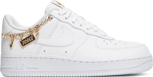 נעלי סניקרס Wmns Air Force 1 '07 LX 'Lucky Charms' של המותג נייקי בצבע לבן עשויות עוֹר