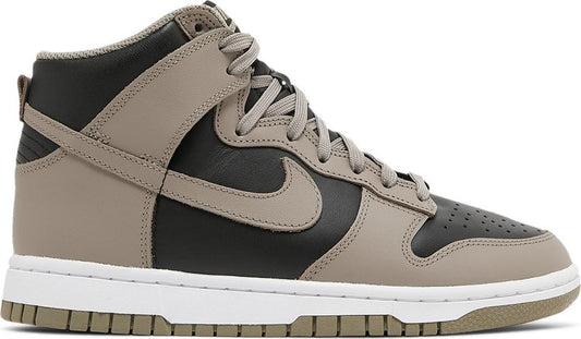 נעלי סניקרס Wmns Dunk High 'Moon Fossil' של המותג נייקי בצבע חום עשויות עוֹר