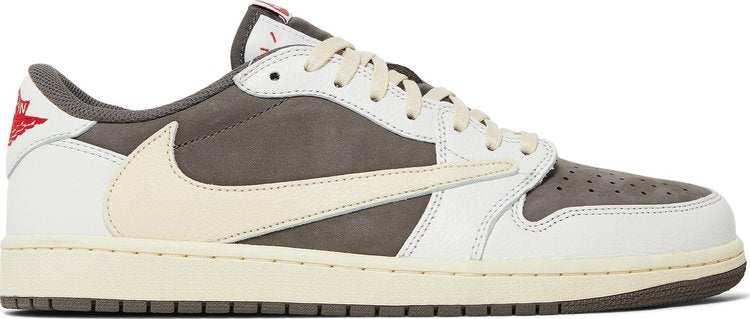 נעלי סניקרס Travis Scott x Air Jordan 1 Low OG 'Reverse Mocha' של המותג נייקי בצבע חום עשויות עוֹר